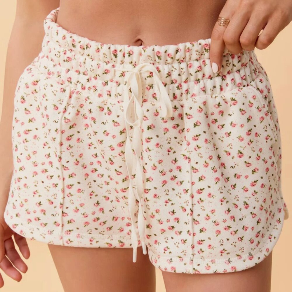 NWT Blogilates Marshmallow Dolphin Shorts - Cream Floral